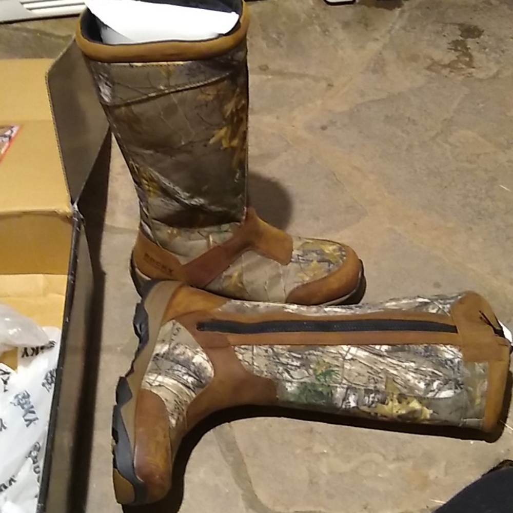 Rocky retraction snake boots
